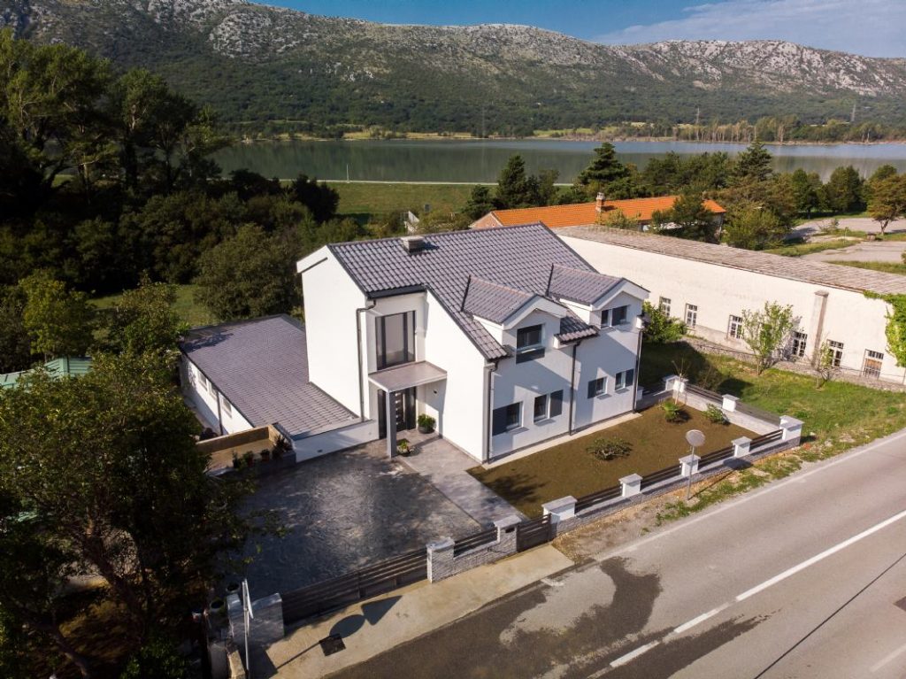 2019 3 25 manea house