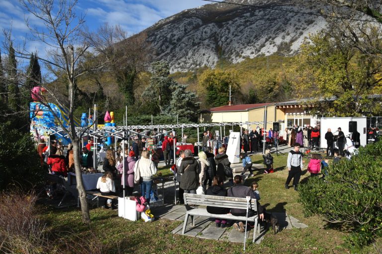 drivenik bozic advent sajam 25 20