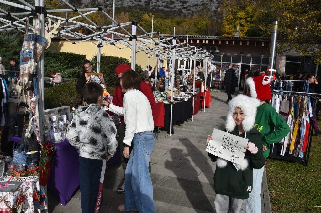 Božićni sajam u Driveniku Tabithine stakle čarolije ponovno oduševio posjetitelje 3 drivenik bozic advent sajam 25 3